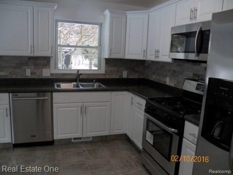 13578 Lenmoore Road Belleville, MI 48111 - Photo 10 of 53 100_3902.JPG