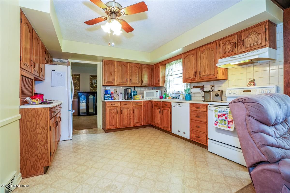 6611 Hollow Tree Road Louisville, KY 40228 - Photo 10 of 47 Kitchen