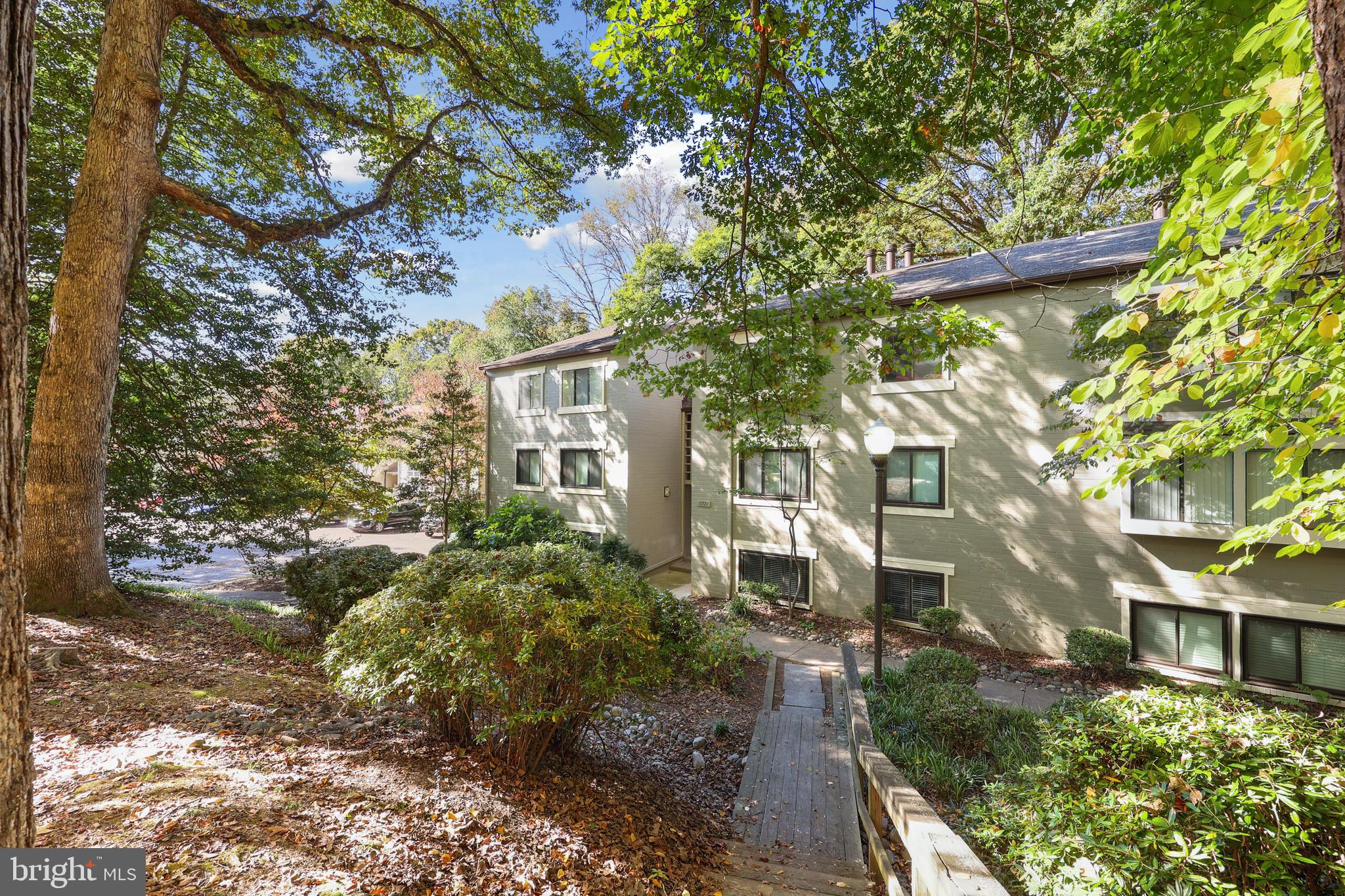 11721 Karbon Hill Court, Unit T2 Reston, VA 20191 - Photo 4 of 31 a view of backyard of house