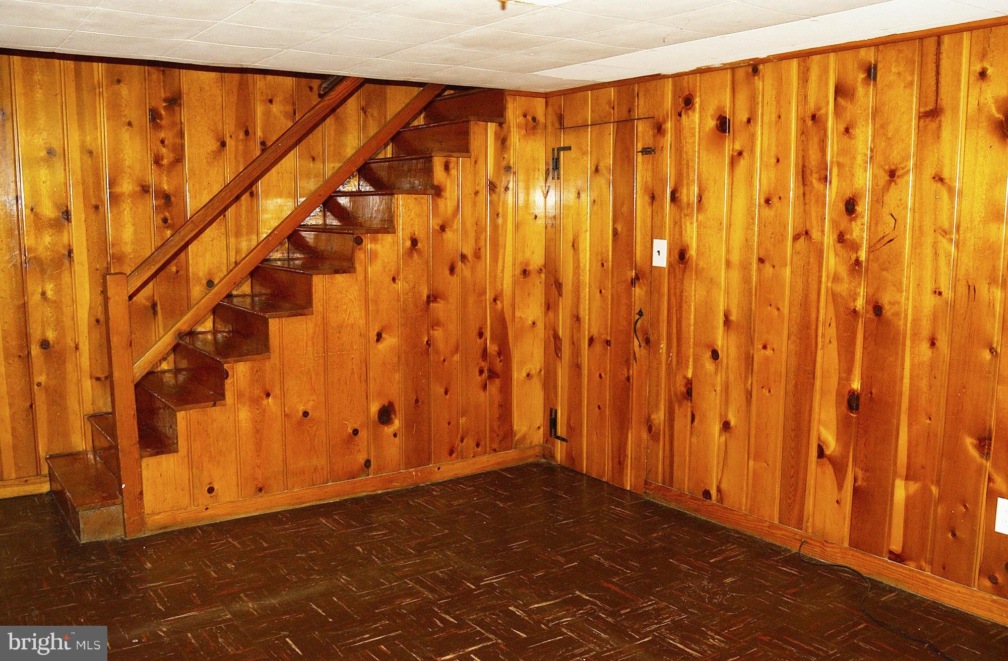 901 Southridge Road Baltimore, MD 21228 - Photo 14 of 21 Family Room