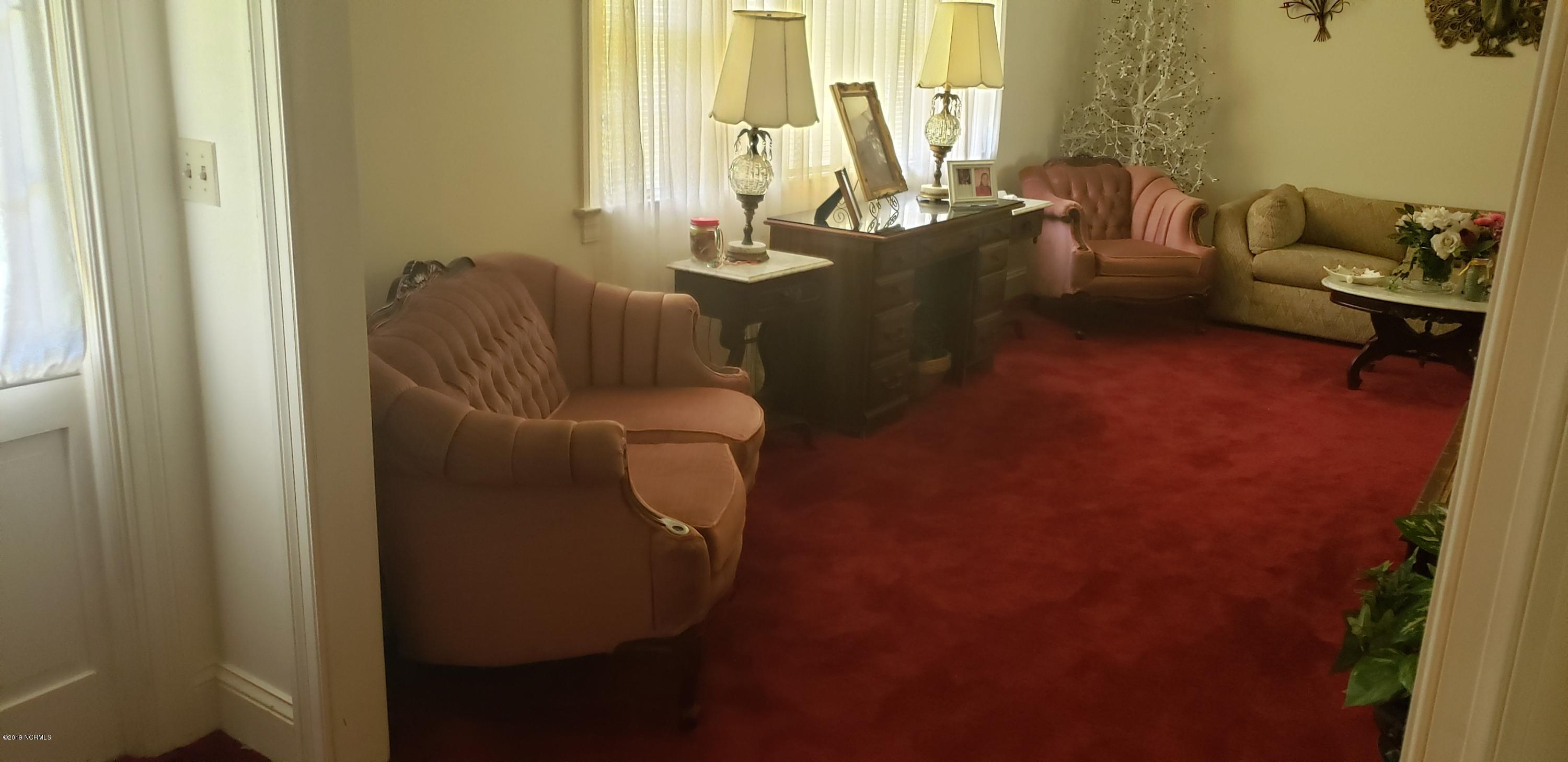 1406 Hardee Road Kinston, NC 28504 - Photo 3 of 17 living room