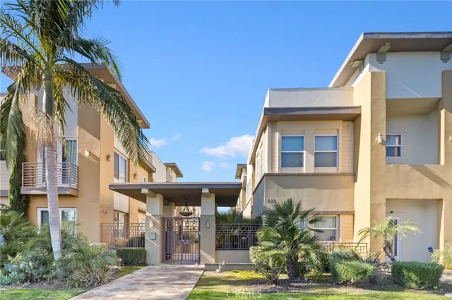 $925,000 | 431 North Los Robles Avenue, Unit 6, Pasadena, CA 91101