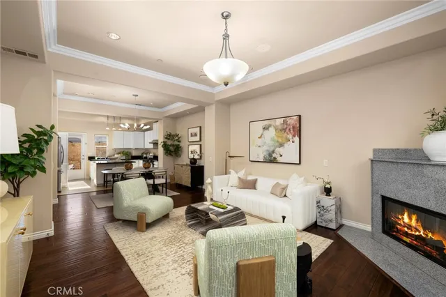 $925,000 | 431 North Los Robles Avenue, Unit 6, Pasadena, CA 91101