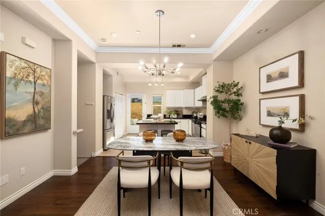 $925,000 | 431 North Los Robles Avenue, Unit 6, Pasadena, CA 91101