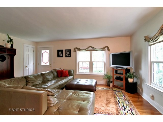 4701 Cumnor Road Downers Grove, IL 60515 - Photo 2 of 15