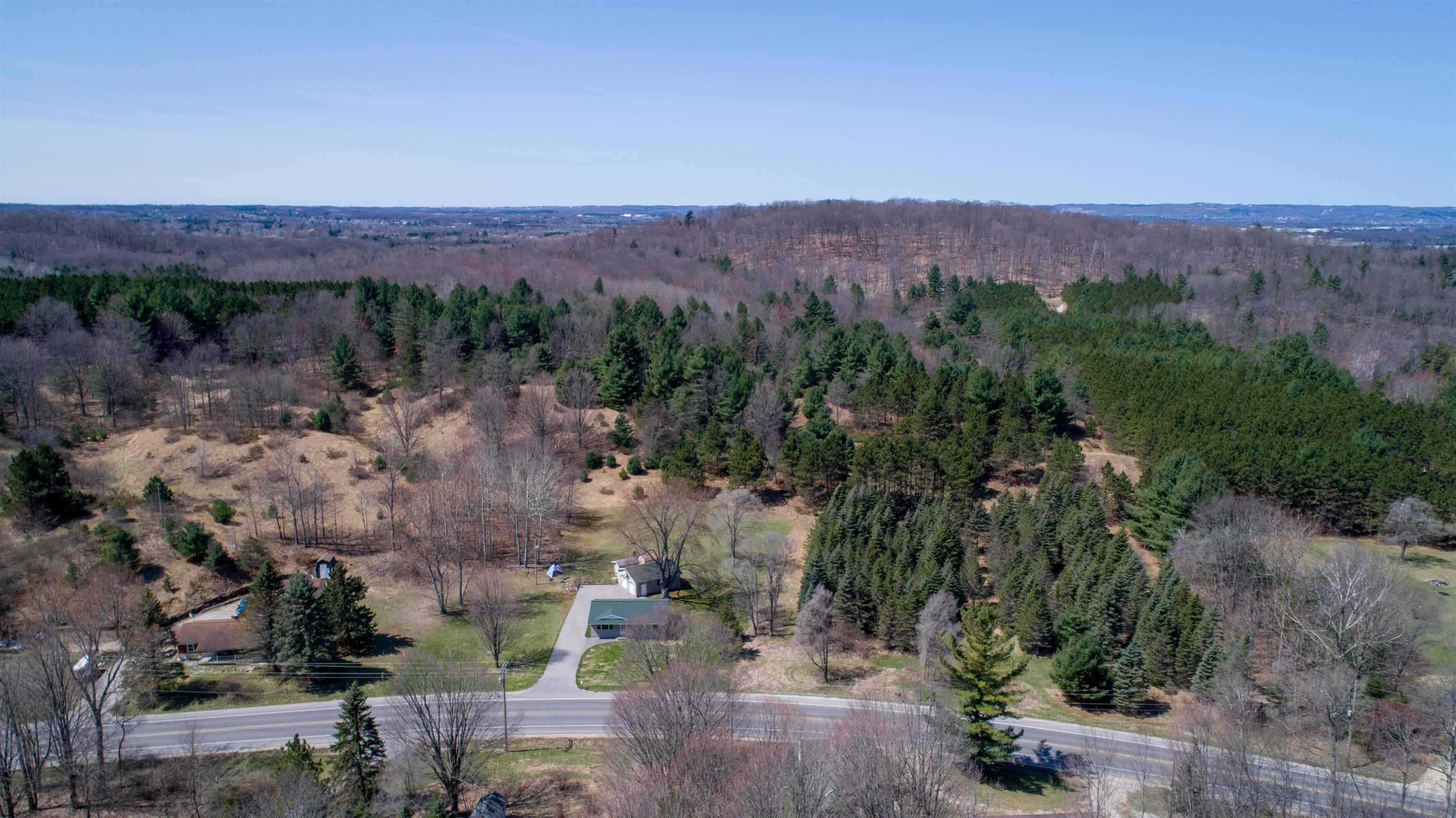 2779 Five Mile Road Traverse City, MI 49686 - Photo 5 of 19 1901192-4.JPG