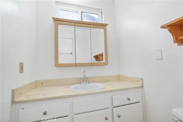 $2,800 | 22855 Vanowen Street, Unit 2, West Hills, CA 91307