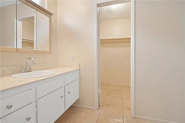 $2,800 | 22855 Vanowen Street, Unit 2, West Hills, CA 91307