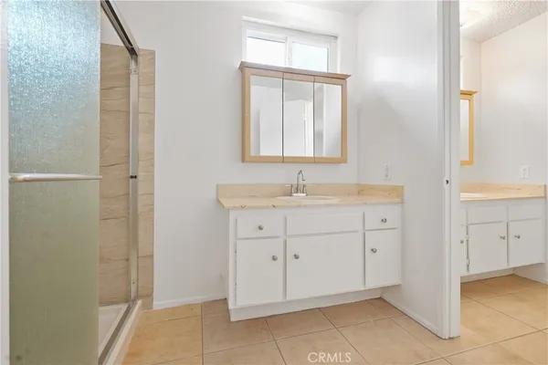 $2,800 | 22855 Vanowen Street, Unit 2, West Hills, CA 91307