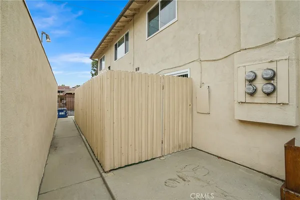 $2,800 | 22855 Vanowen Street, Unit 2, West Hills, CA 91307