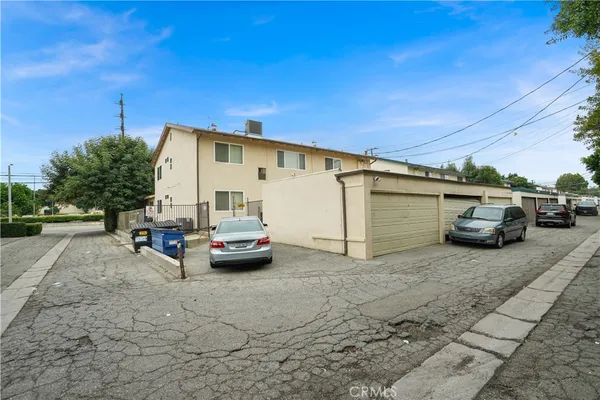 $2,800 | 22855 Vanowen Street, Unit 2, West Hills, CA 91307