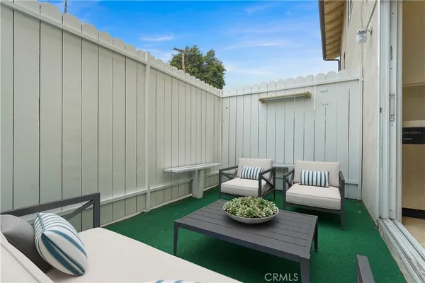 $2,800 | 22855 Vanowen Street, Unit 2, West Hills, CA 91307