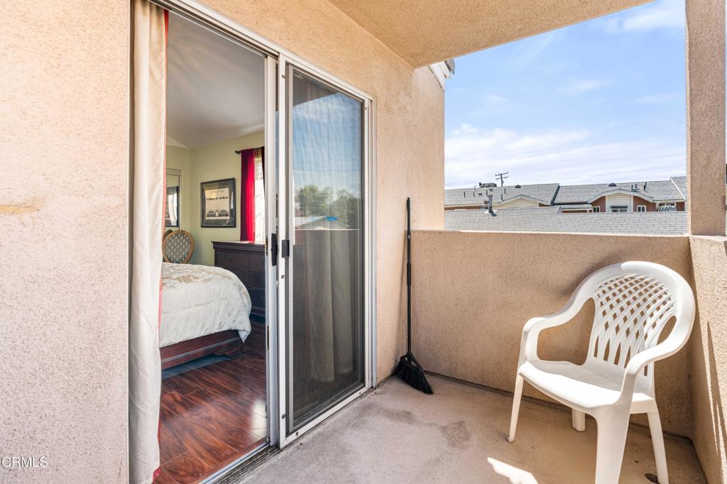 907 West Mission Road, Unit B Alhambra, CA 91801 - Photo 19 of 27 a balcony with table and chairs