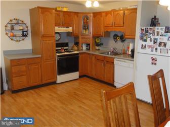 12406 Barbary Road Philadelphia, PA 19154 - Photo 5 of 12 Kitchen