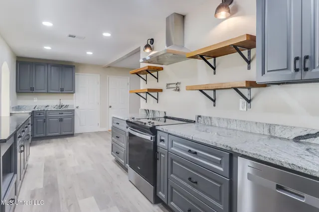 $418,000 | 256 Harry Sones Road, Carriere, MS 39426