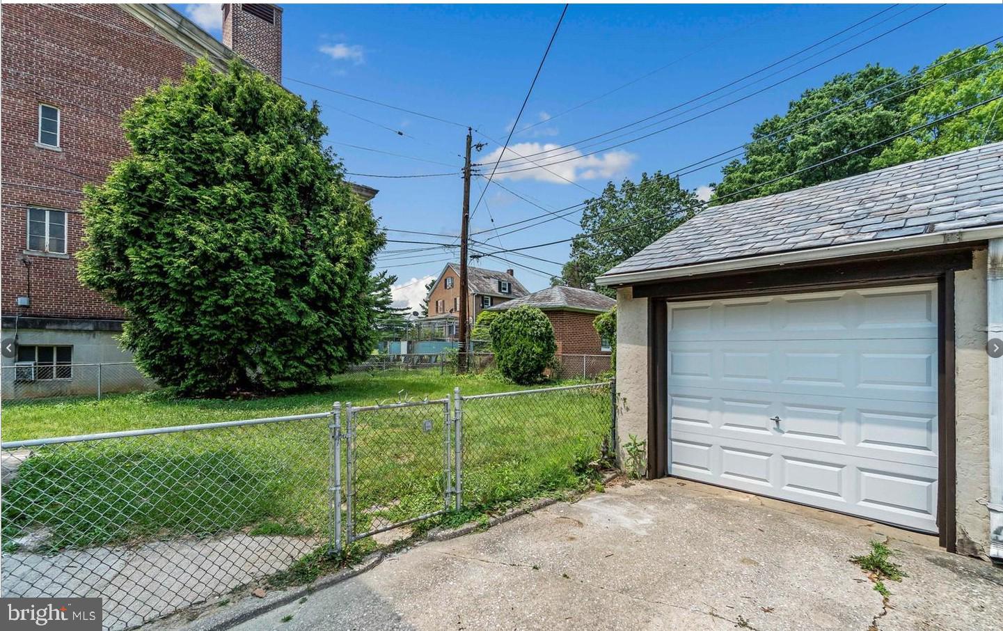 3400 Dennlyn Road Baltimore, MD 21215 - Photo 31 of 32 Spacious yard with garage access.