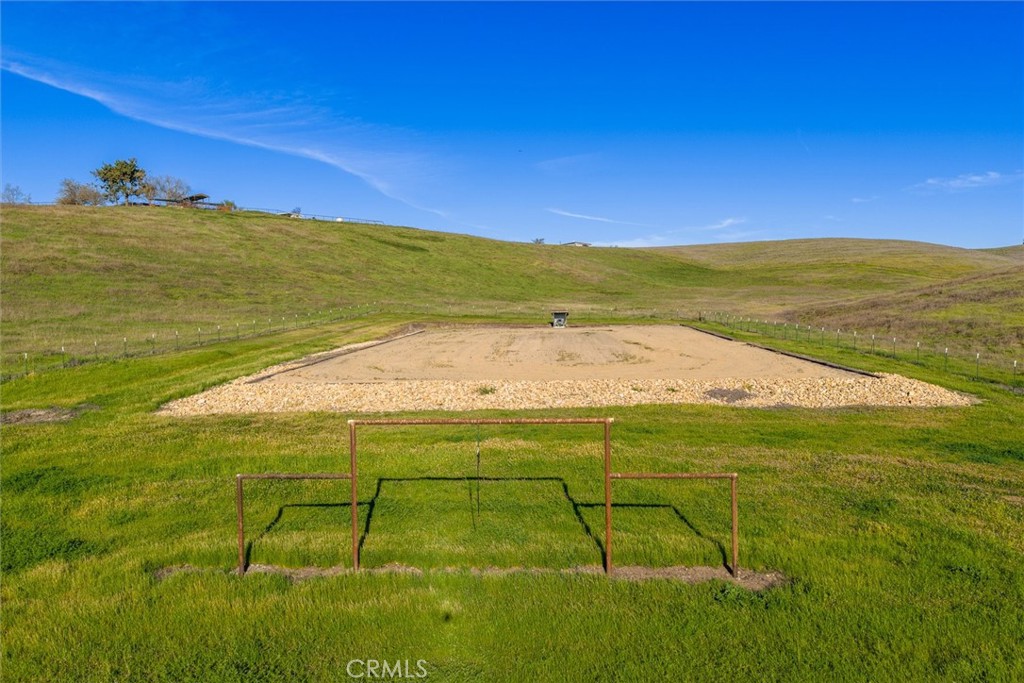 7491 Kingsbury Road Templeton, CA 93465 - Photo 32 of 53 Arena and Tie Pole