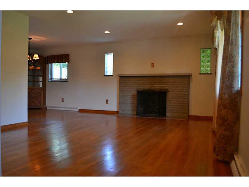 110 Scott Ridge Road Harmony, PA 16037 - Photo 4 of 23 Living Room.