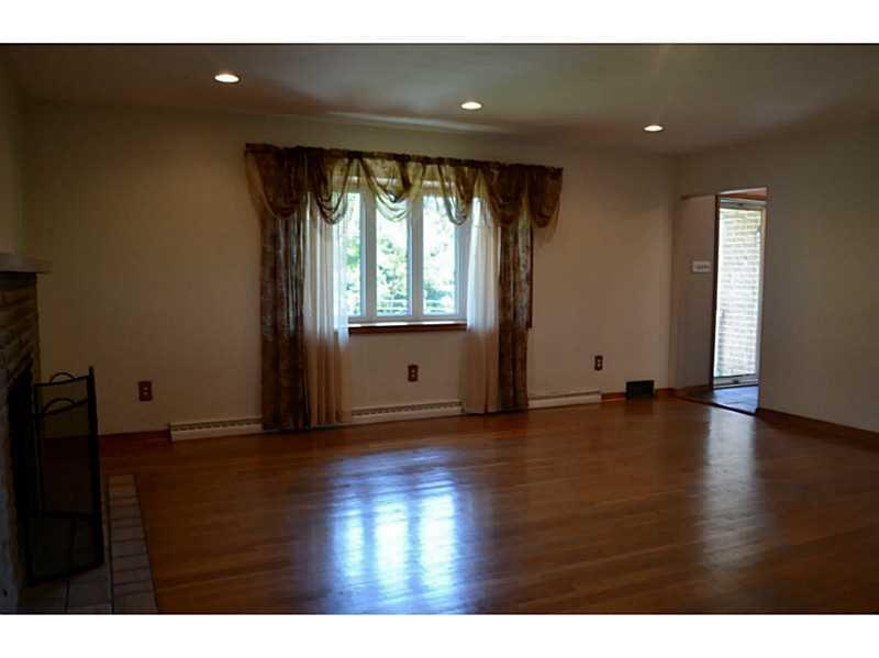 110 Scott Ridge Road Harmony, PA 16037 - Photo 5 of 23 Living Room.