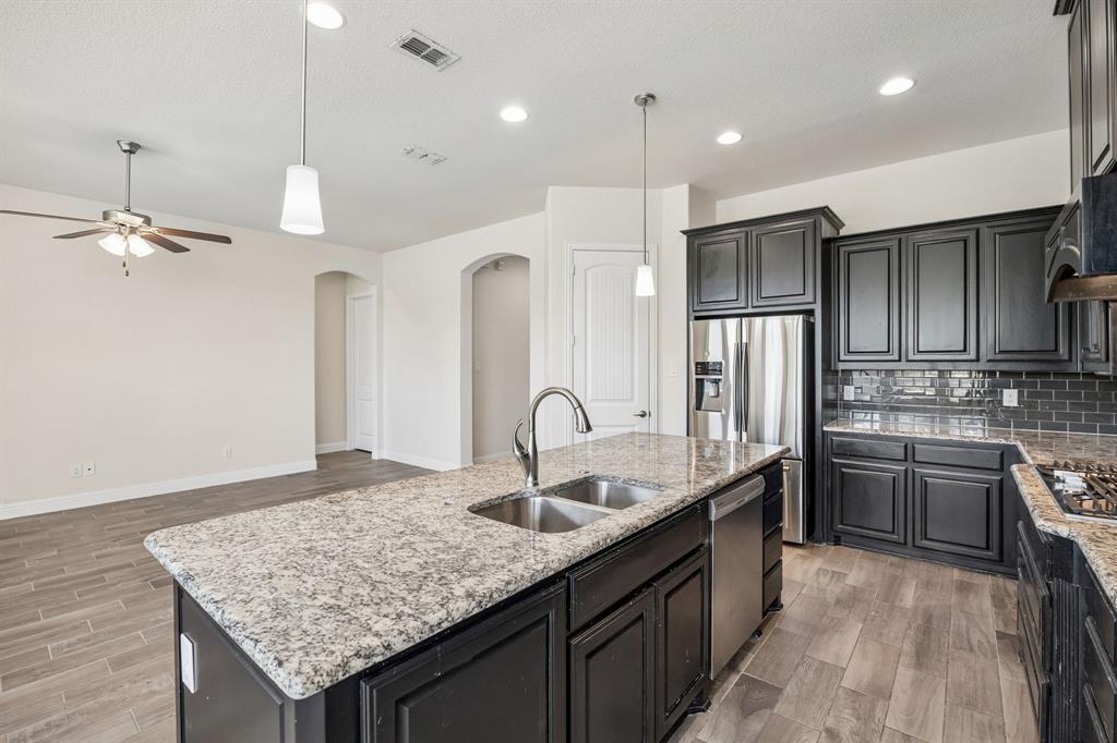 609 Morning Glory Lane Mansfield, TX 76063 - Photo 10 of 30 Gallery Image 10