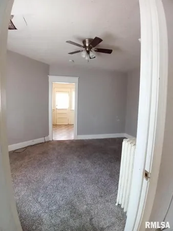 a view of empty room with window