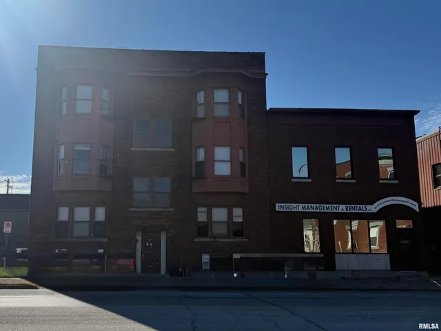 $375,000 | 805 West 2nd Street, Davenport, IA 52802