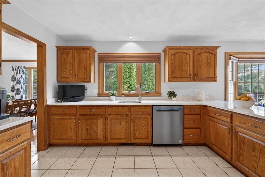 2 Stouffer Circle Andover, MA 01810 - Photo 11 of 41