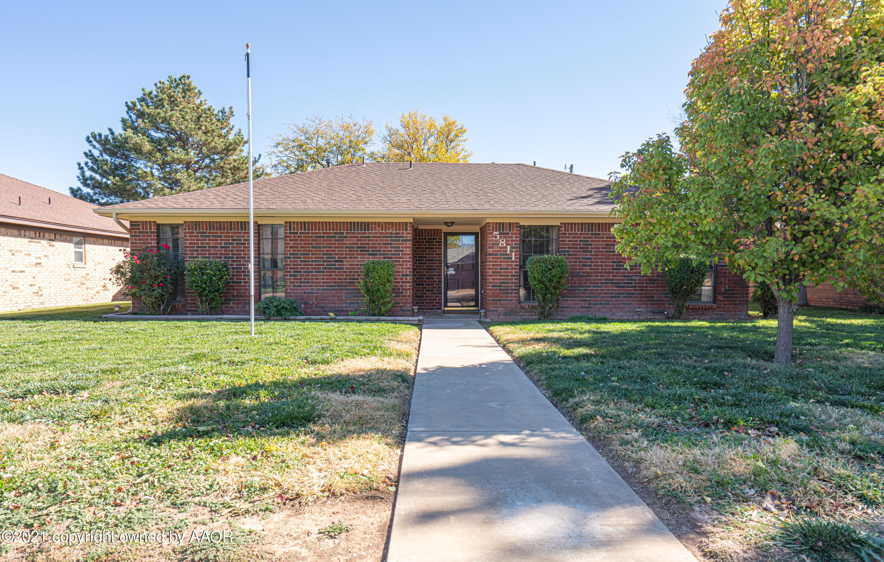 a view of a house with yard and tree s