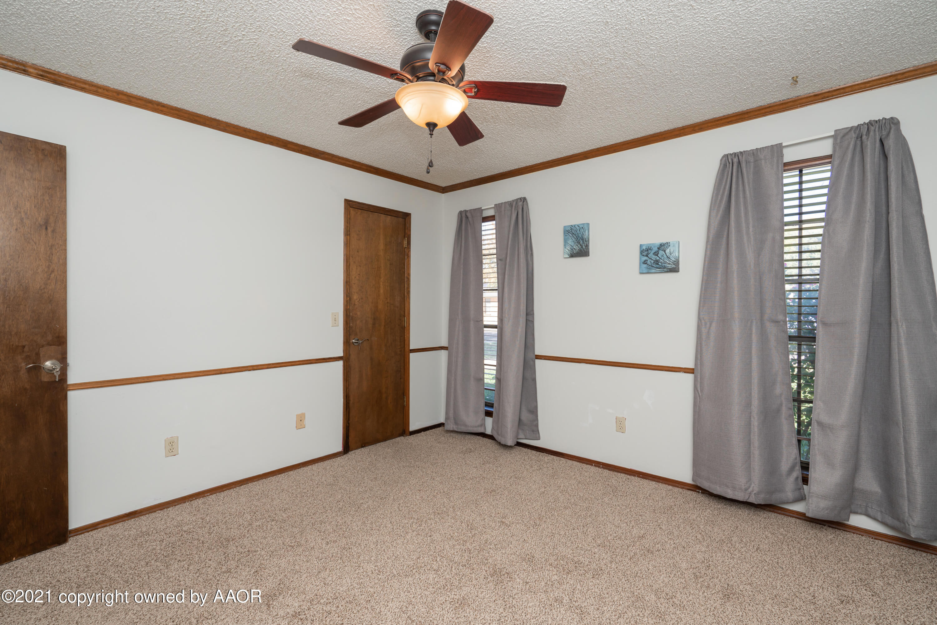 5811 Hardwick Drive Amarillo, TX 79109 - Photo 16 of 24 a view of a livingroom with an empty space