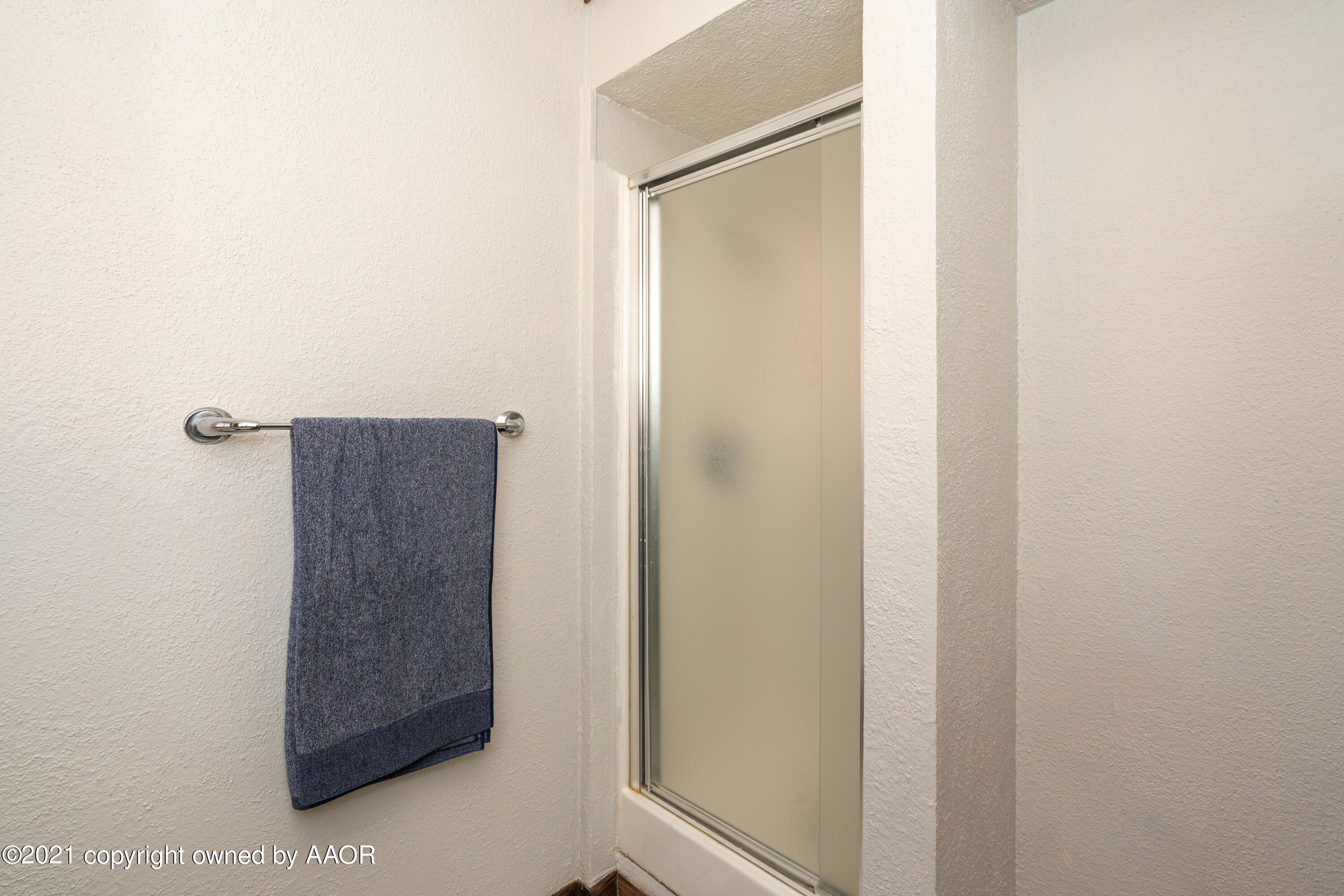 5811 Hardwick Drive Amarillo, TX 79109 - Photo 18 of 24 a view of bathroom