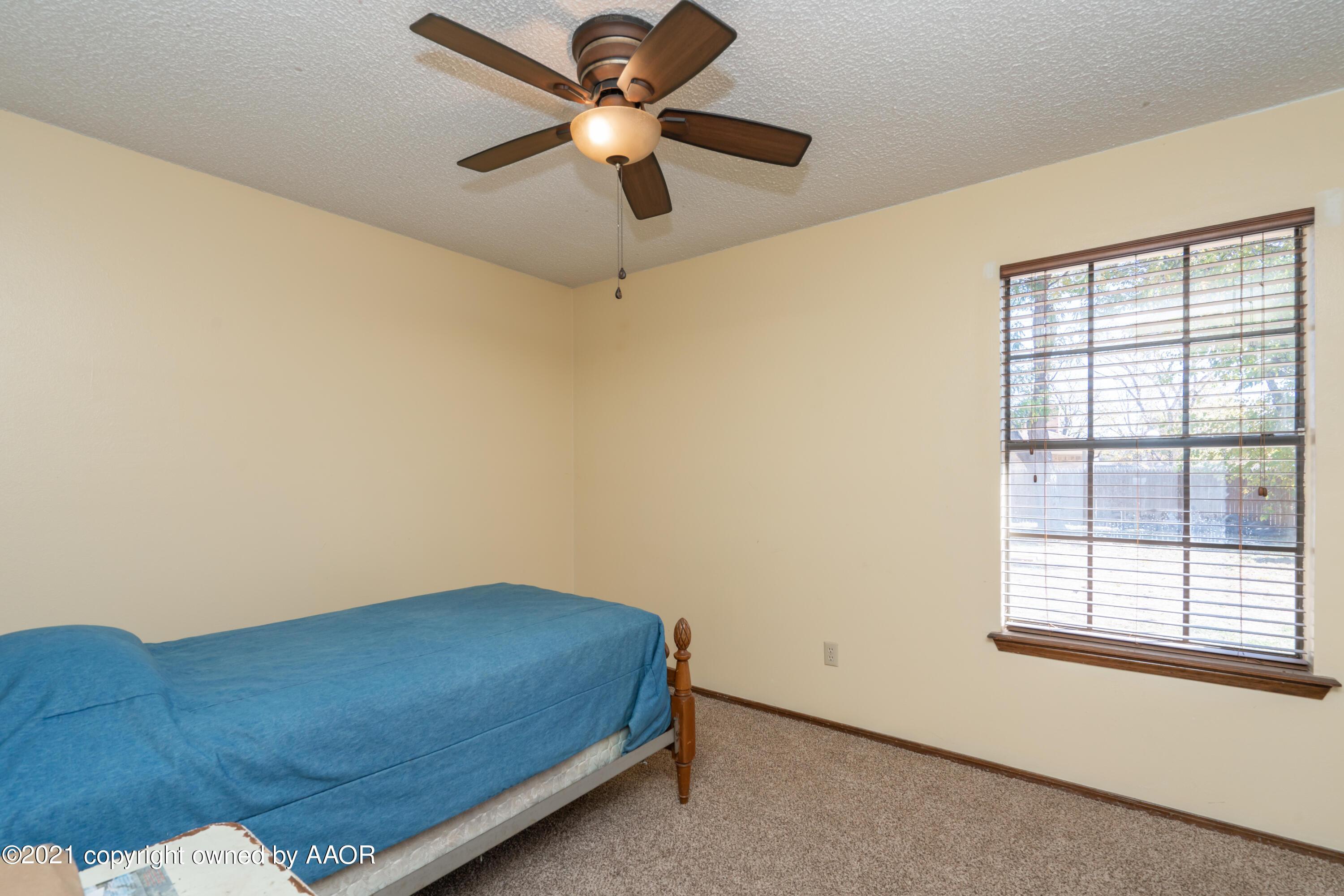 5811 Hardwick Drive Amarillo, TX 79109 - Photo 19 of 24 a living room with furniture and a window