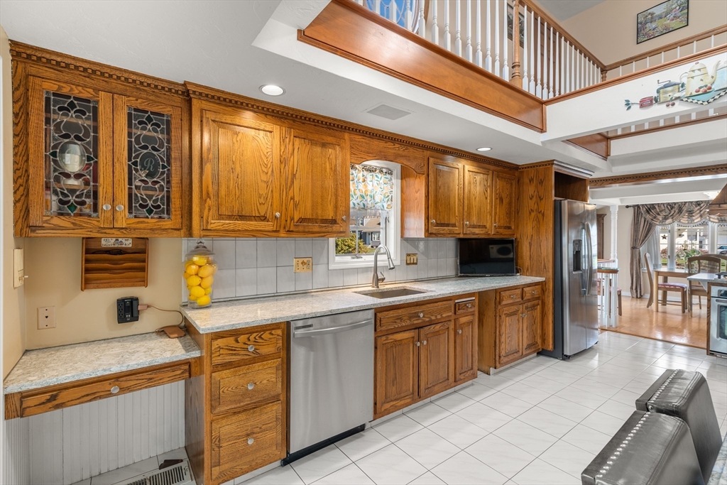 113 Temple Road Waltham, MA 02452 - Photo 15 of 35