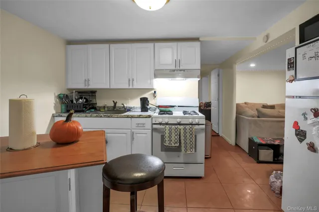 $625,000 | 1763 Berkshire Road, Merrick, NY 11566