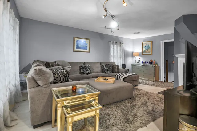 $625,000 | 1763 Berkshire Road, Merrick, NY 11566