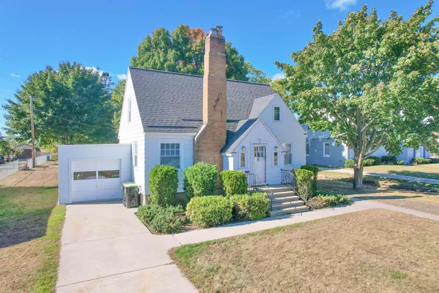 $189,900 | 217 1st Street, Menominee, MI 49858