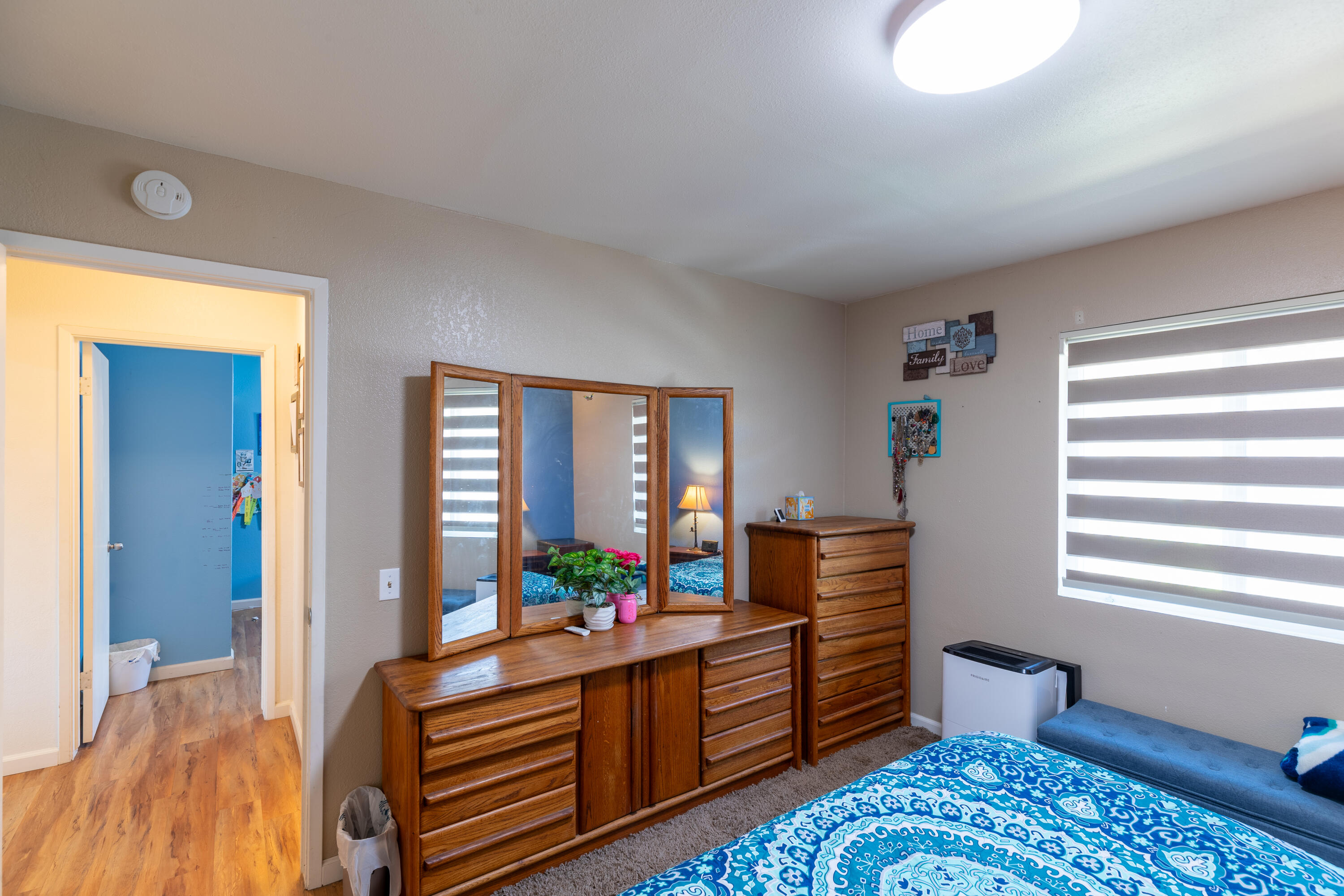 920 North M Place Lompoc, CA 93436 - Photo 18 of 25 a room with furniture and window