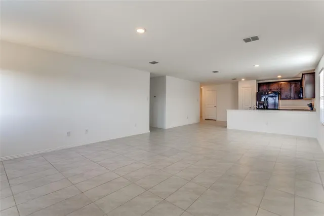 a view of a livingroom with window