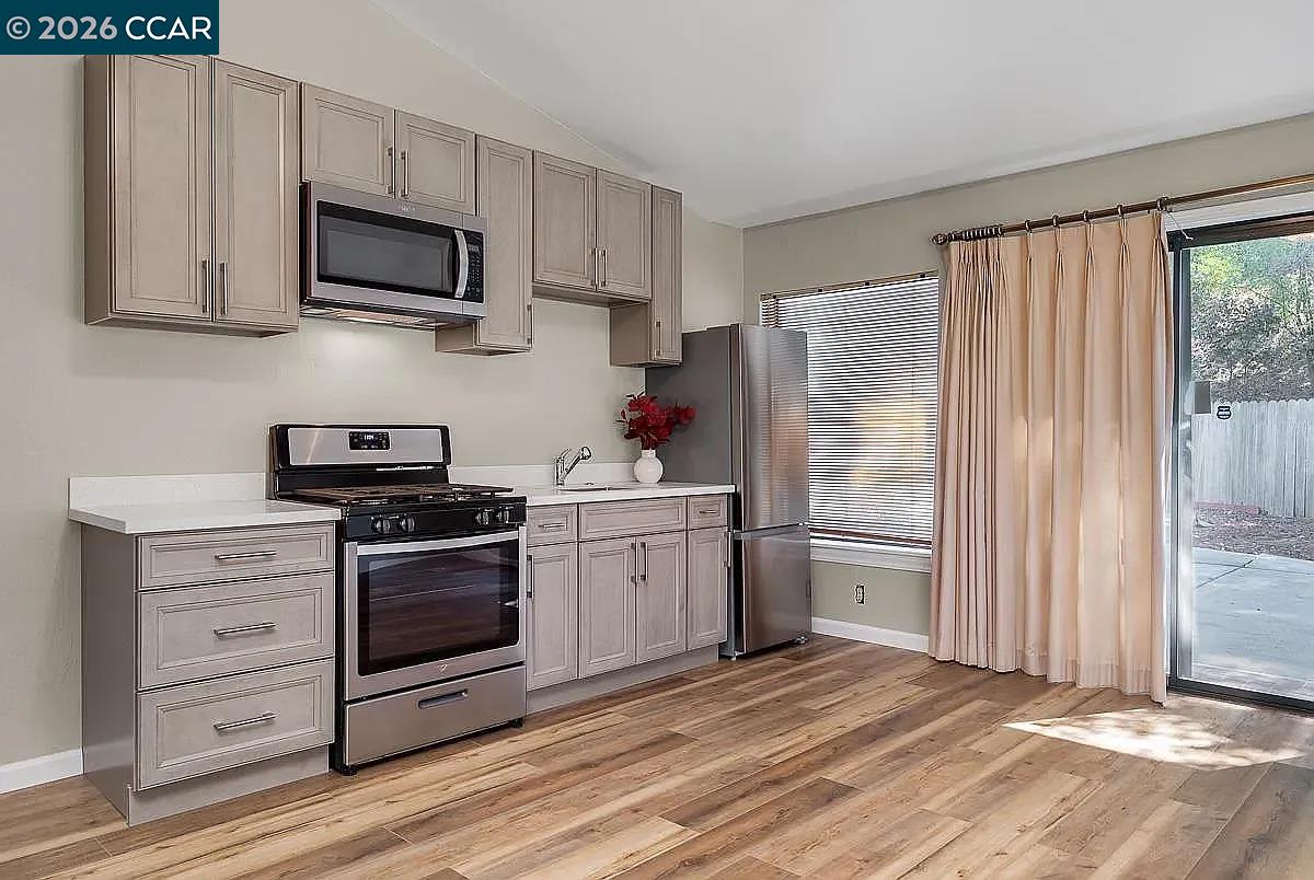 3592 Hillcrest Road, Unit B El Sobrante, CA 94803 - Photo 2 of 10