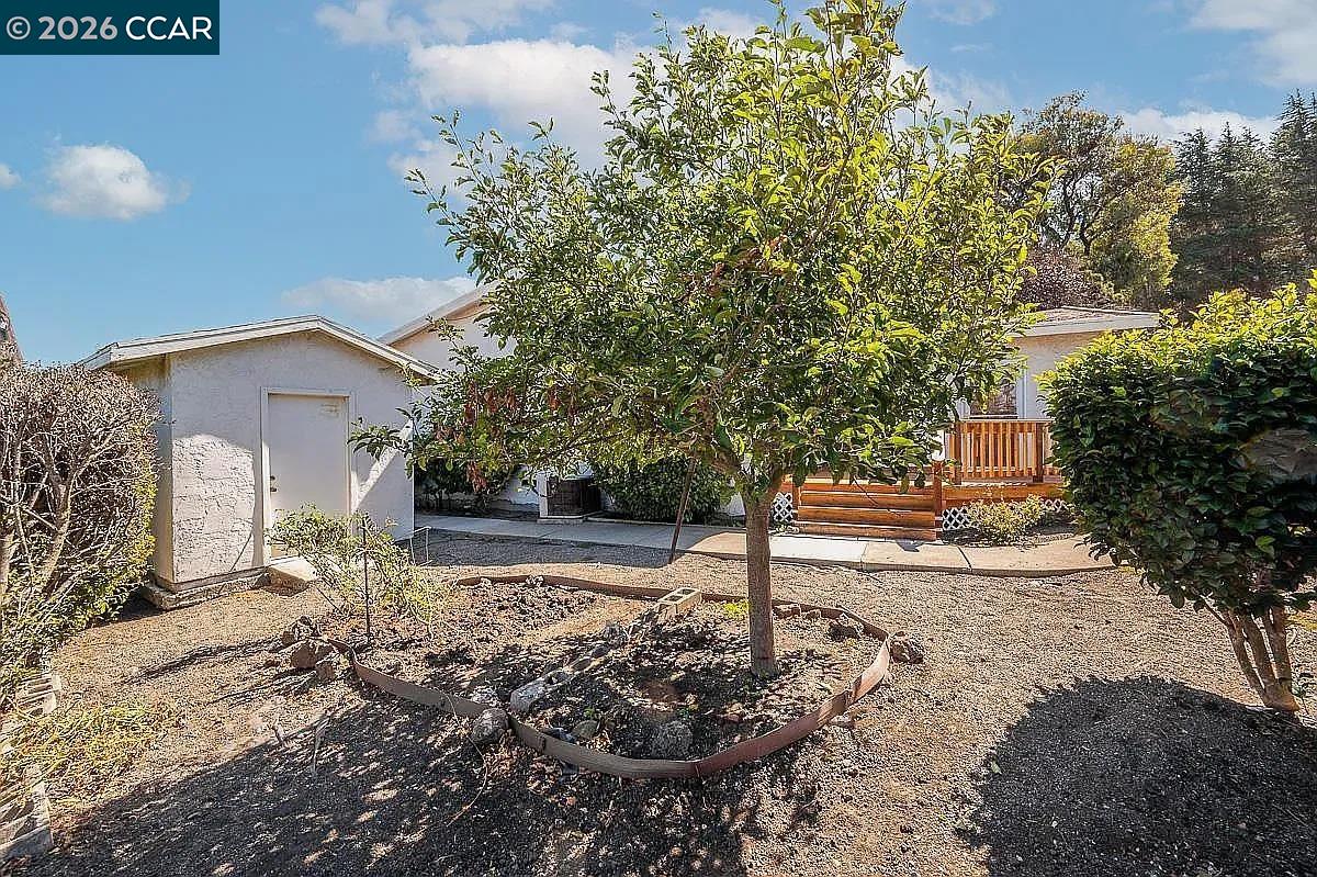3592 Hillcrest Road, Unit B El Sobrante, CA 94803 - Photo 4 of 10