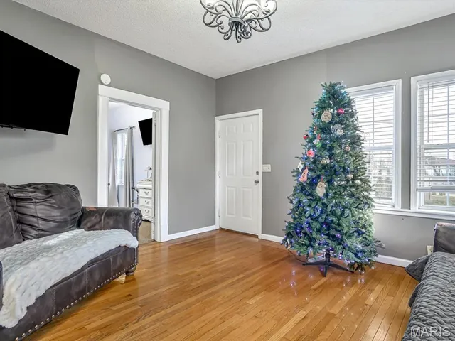 $135,000 | 327 Collinsville Avenue, Collinsville, IL 62234