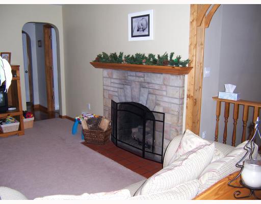 2024 Brodhead Road Aliquippa, PA 15001 - Photo 3 of 8 Living Room.