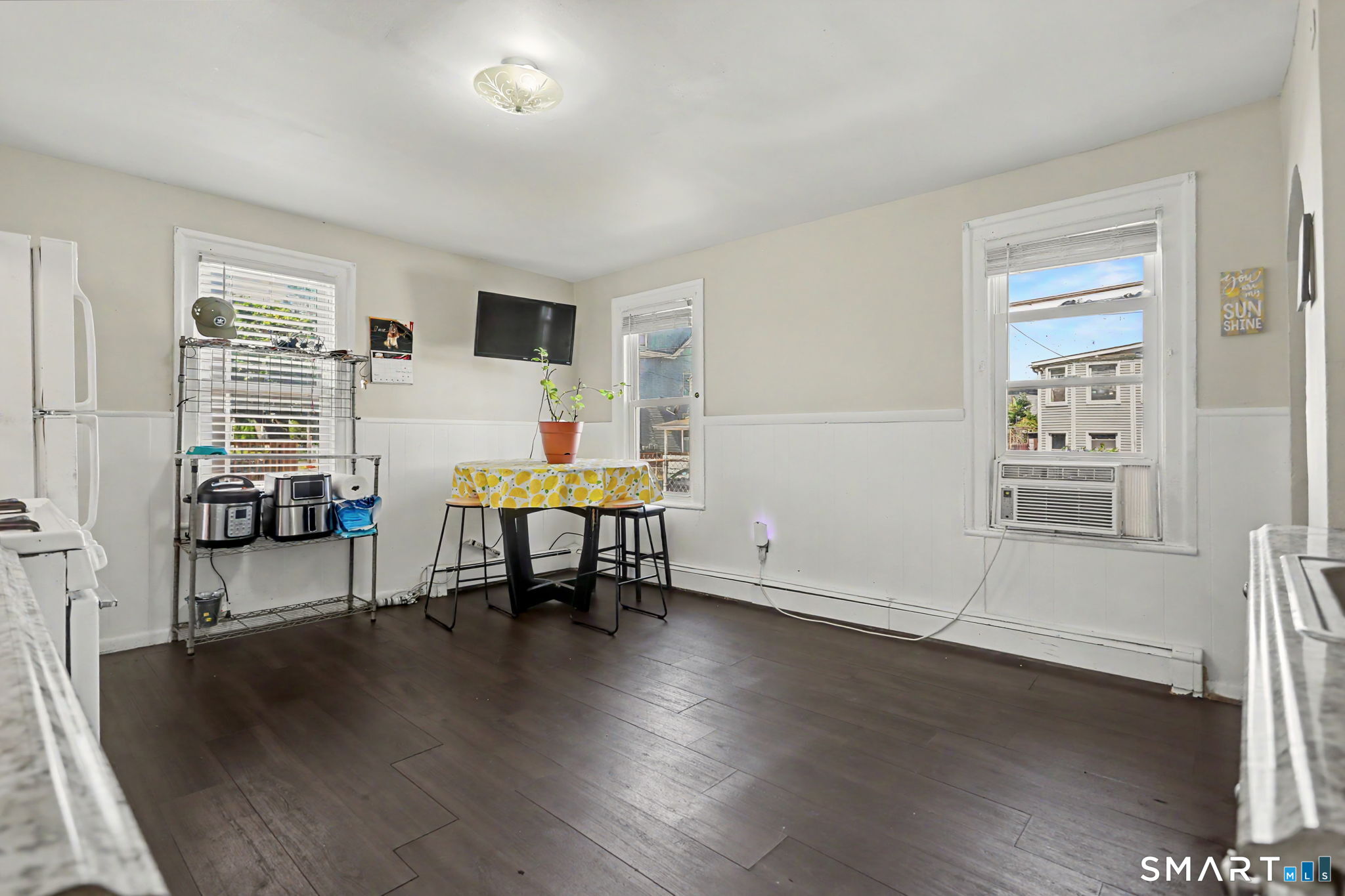 178 Linen Avenue Bridgeport, CT 06604 - Photo 7 of 29