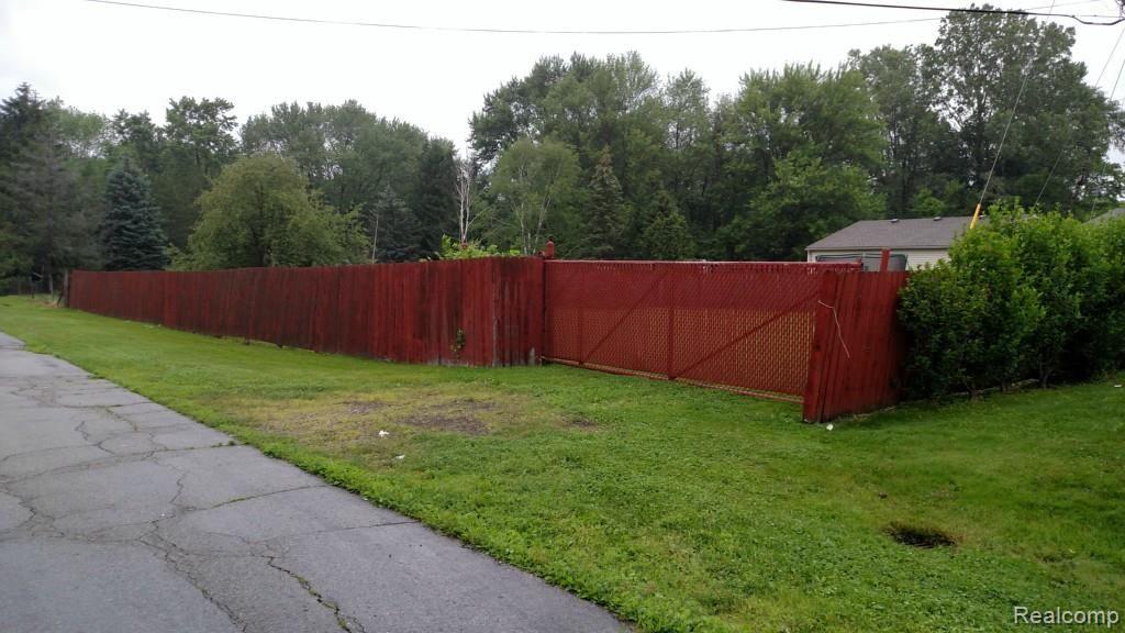 WICK RED FENCE LINE.jpg