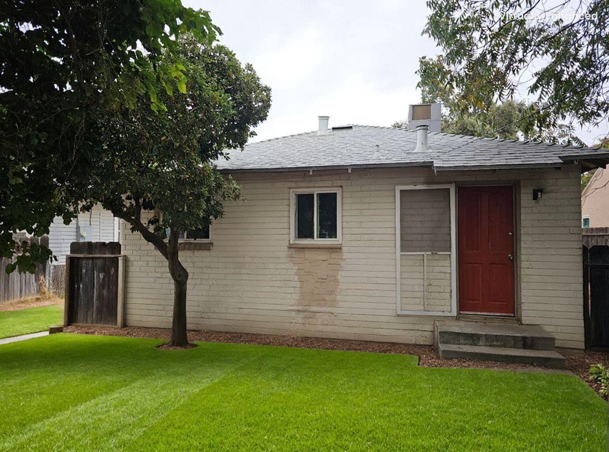 114 North J Street Madera, CA 93637 - Photo 5 of 20 a front view of a house with a garden