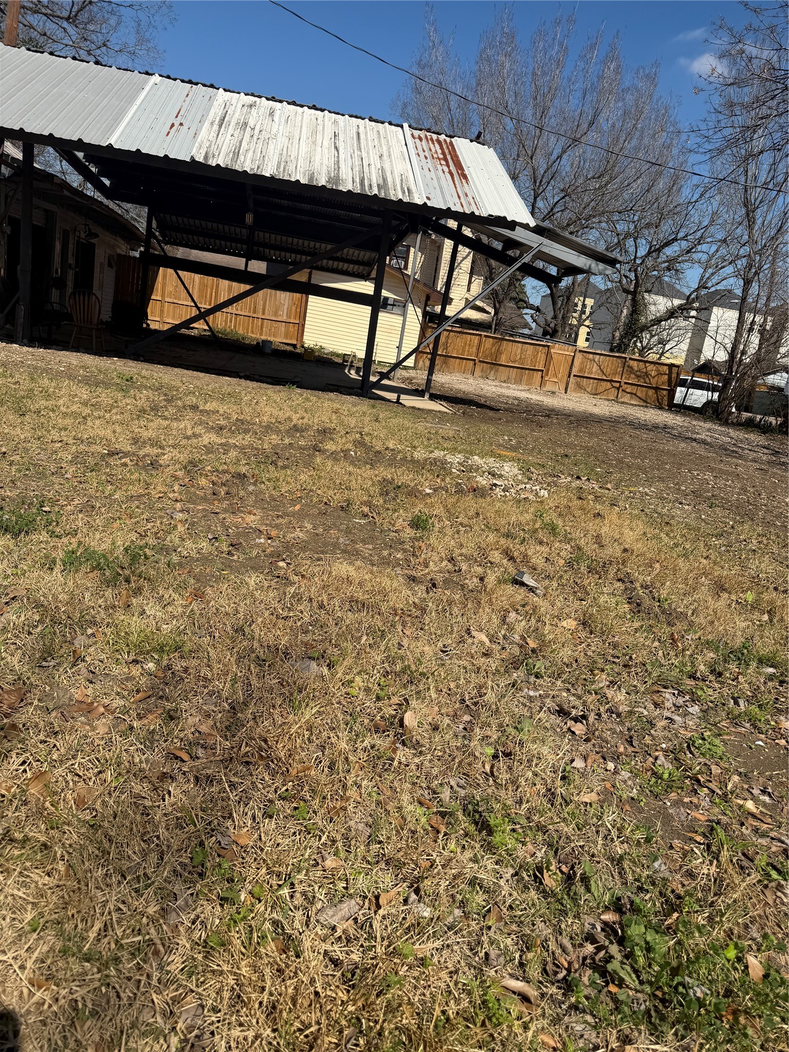 6822 Stearns Street Houston, TX 77021 - Photo 5 of 13 a view of a backyard of the house