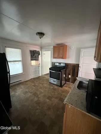 $850 | 5 Gardiner Street, Unit 2, Amsterdam, NY 12010