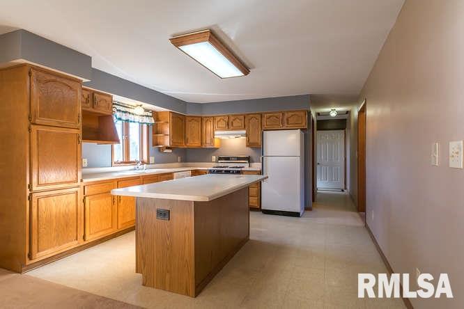 3758 Midway Beach Road Muscatine, IA 52761 - Photo 3 of 24 Gallery Image 3