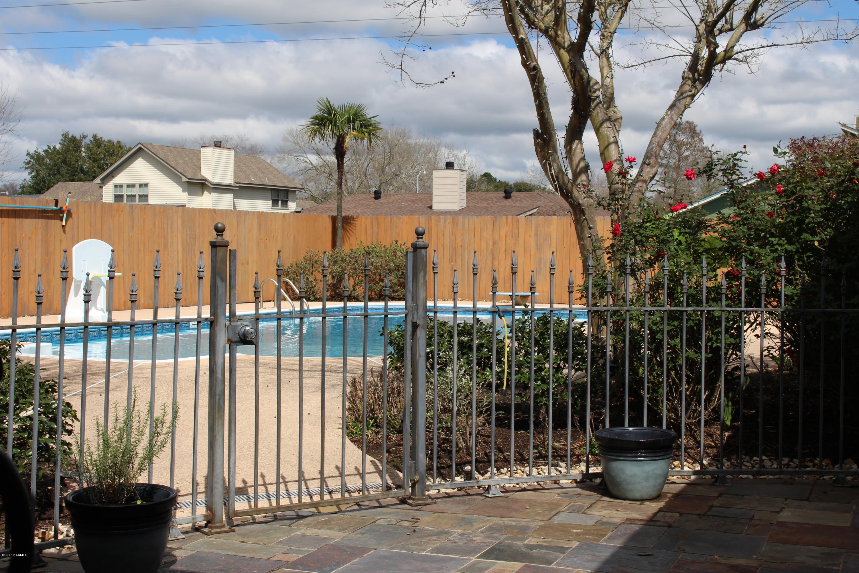 307 Camino Real Road Lafayette, LA 70503 - Photo 10 of 13 Pool fencing