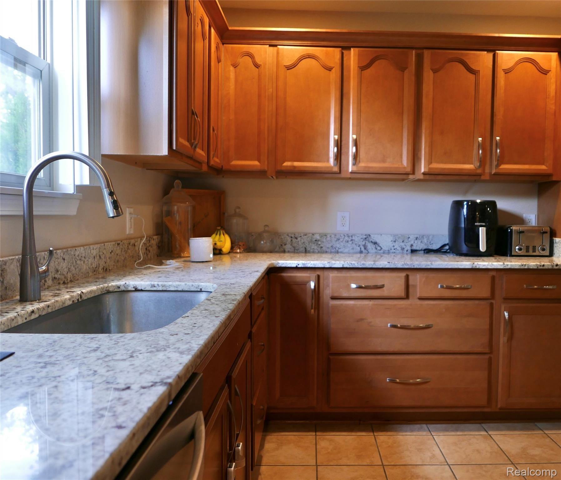 45601 Judd Road Belleville, MI 48111 - Photo 13 of 33 Kitchen