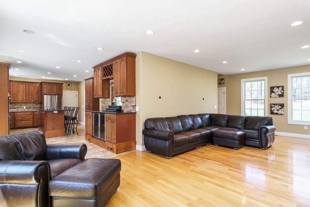 21 Valley Road Southampton, MA 01073 - Photo 15 of 42